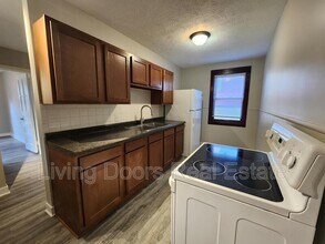 348 S 38th St in Lincoln, NE - Building Photo - Building Photo