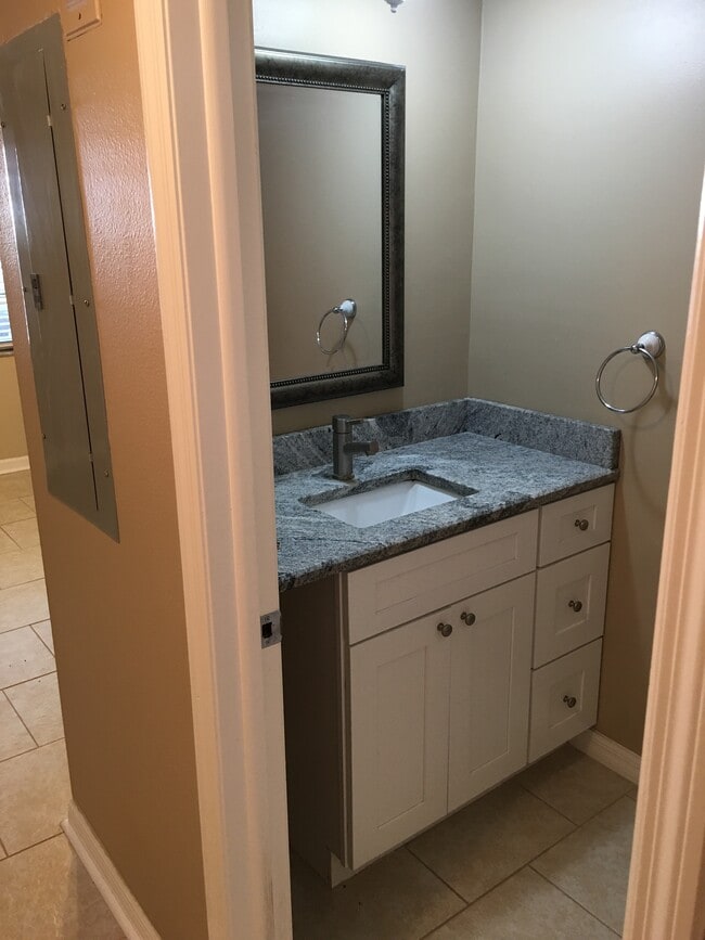 property at 1218 Abbey Crescent Ln