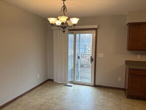 720 Northpoint Ave in Liberty, MO - Foto de edificio - Building Photo