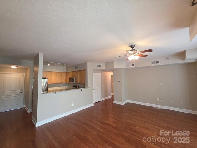 1315 East Blvd, Unit 404 in Charlotte, NC - Building Photo - Building Photo