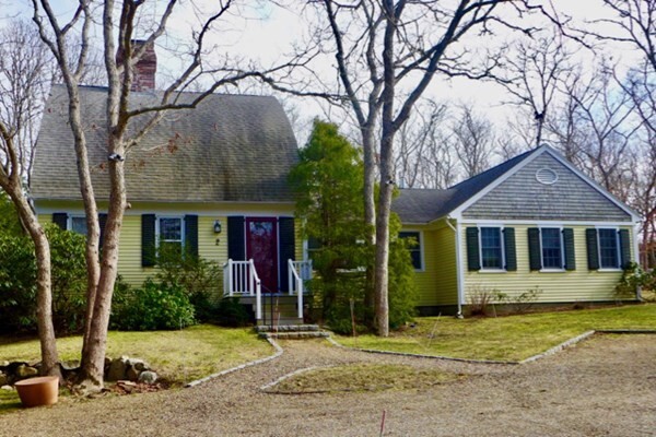 2 Fishermans Knot Rd in Edgartown, MA - Building Photo