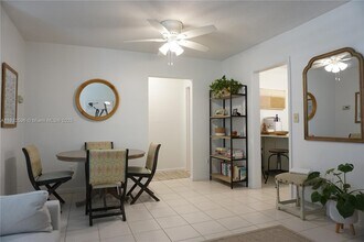 960 Benevento Ave in Coral Gables, FL - Foto de edificio - Building Photo