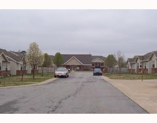 Hewitt Place in Siloam Springs, AR - Foto de edificio - Building Photo