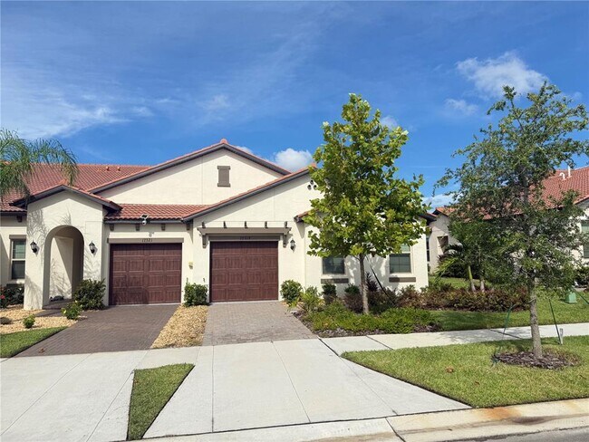 17319 Holly Wl Ave in Wimauma, FL - Building Photo - Building Photo