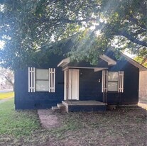 101 SW 8th St in Lindsay, OK - Building Photo