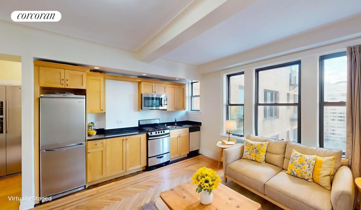 210 E 68th St in New York, NY - Building Photo