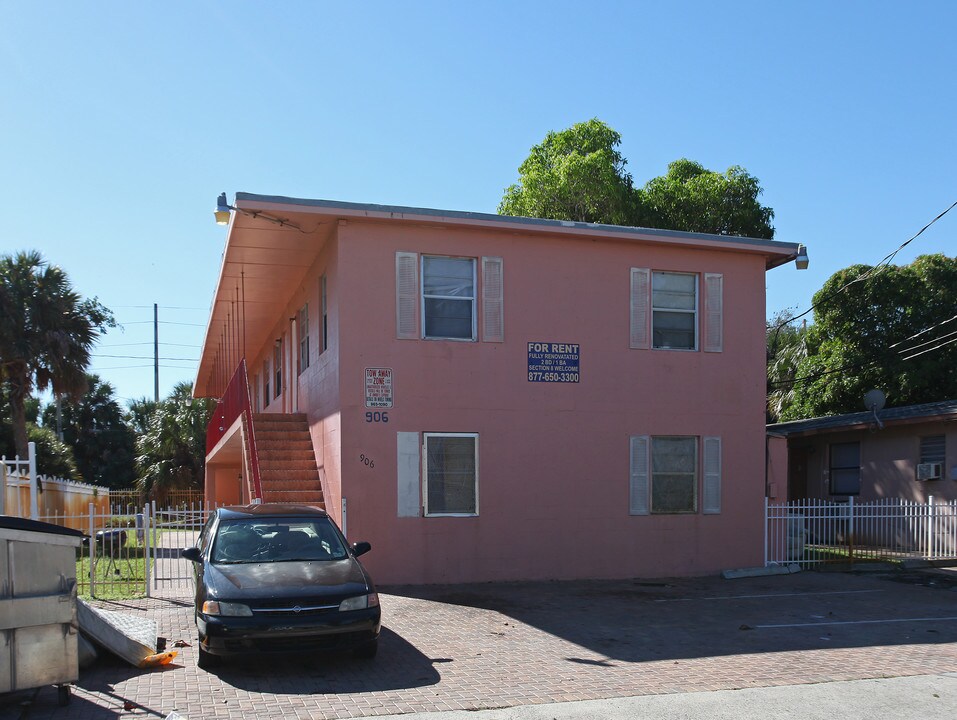 906-912 2nd St in West Palm Beach, FL - Building Photo