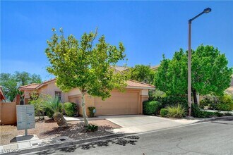 11125 Gateview Ln in Las Vegas, NV - Building Photo - Building Photo