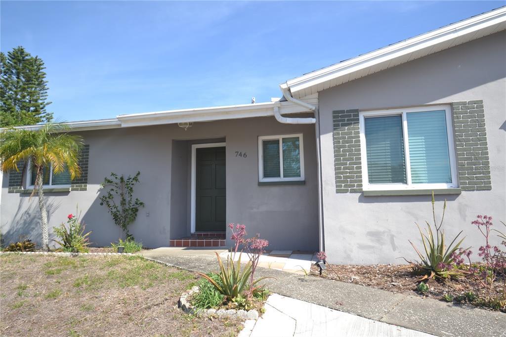 746 Barbara St in Palm Harbor, FL - Building Photo