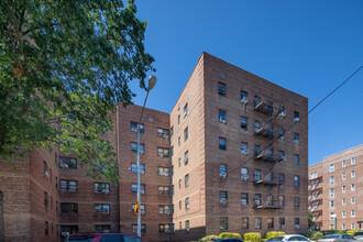 99-65 64th Rd in Rego Park, NY - Building Photo - Building Photo