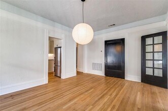 5004 Worth St in Dallas, TX - Foto de edificio - Building Photo