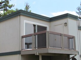 6241 Riverside Blvd in Sacramento, CA - Building Photo