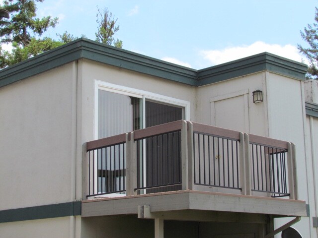 6241 Riverside Blvd in Sacramento, CA - Building Photo