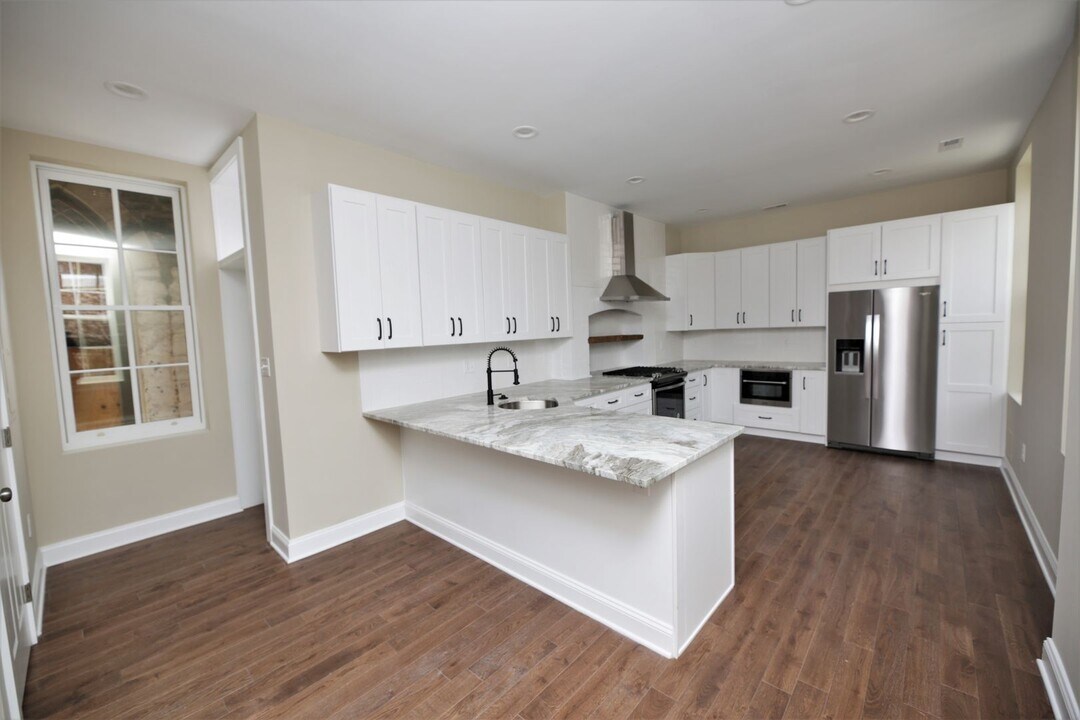 213 Wilson St in Baltimore, MD - Building Photo