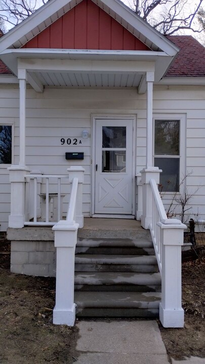 902 Washington St in Traverse City, MI - Building Photo