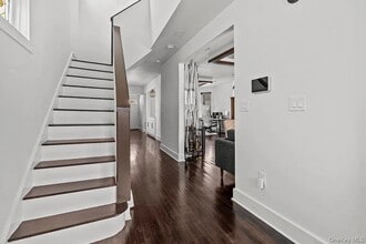 916 Clarence Ave in Bronx, NY - Foto de edificio - Building Photo