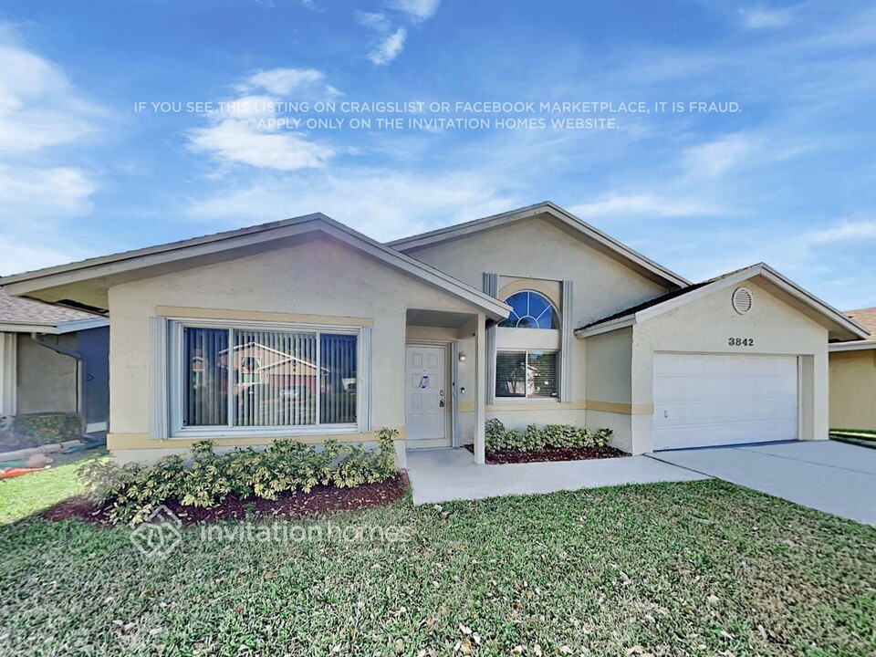 3842 NW 59th St in Coconut Creek, FL - Building Photo