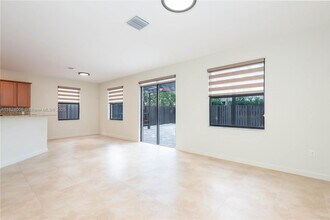 11510 NW 88th Ln in Doral, FL - Building Photo - Building Photo