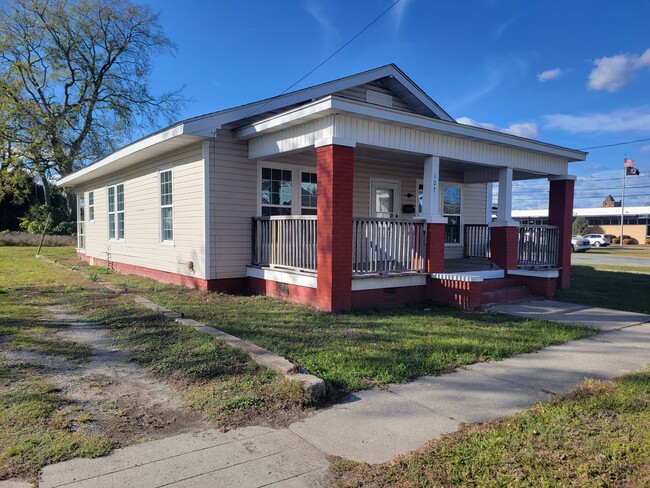 107 S Independence St in Kinston, NC - Building Photo - Building Photo