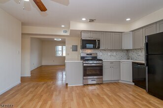 161 Evergreen Rd in Edison, NJ - Building Photo - Building Photo