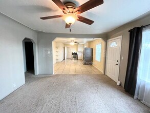 11986 E Harvey Pettit Rd in Le Grand, CA - Building Photo - Building Photo