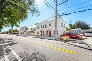 801 Dobbins St in West Palm Beach, FL - Building Photo
