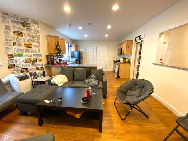 72 Ashford St, Unit 2 in Boston, MA - Foto de edificio - Building Photo