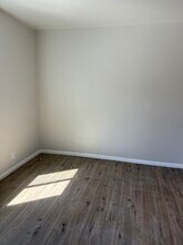 1302 E Peck St in Compton, CA - Foto de edificio - Building Photo