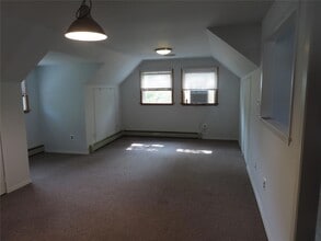 120 Cerny Pl in West Islip, NY - Building Photo - Building Photo