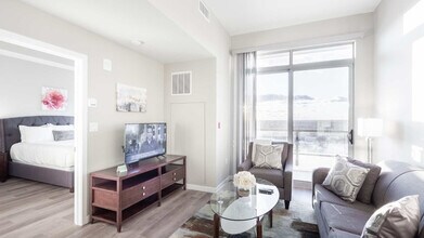 880 Pacific St in Stamford, CT - Building Photo - Building Photo