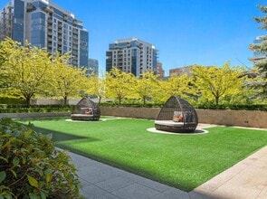 Ashton Bellevue in Bellevue, WA - Building Photo - Building Photo