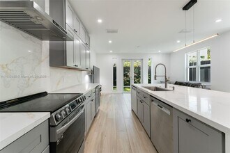 3125 Paola Dr in Miami, FL - Building Photo - Building Photo