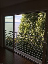 733 Lake St S in Kirkland, WA - Building Photo - Building Photo