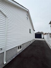2347 Mitchell Pl in Bellmore, NY - Building Photo - Building Photo