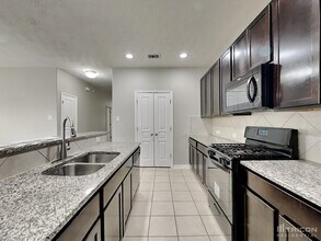 210 Pequin Rd in Crosby, TX - Building Photo - Building Photo