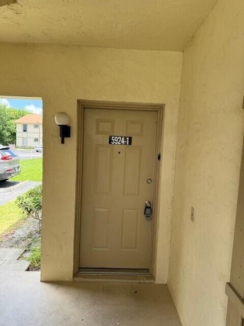 5924 Longbow Ln in Haverhill, FL - Foto de edificio - Building Photo