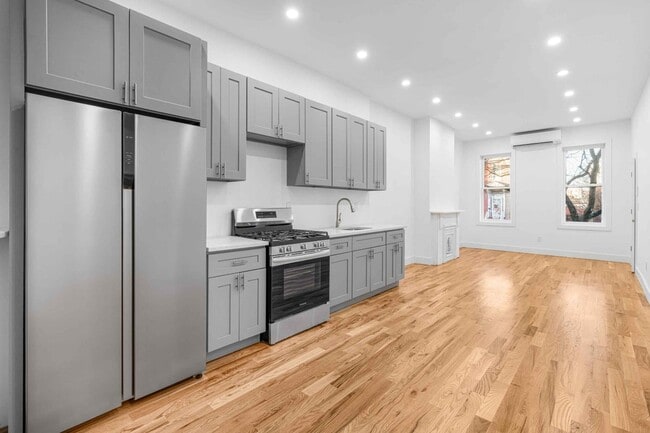 1208 St Marks Ave in Brooklyn, NY - Foto de edificio - Building Photo