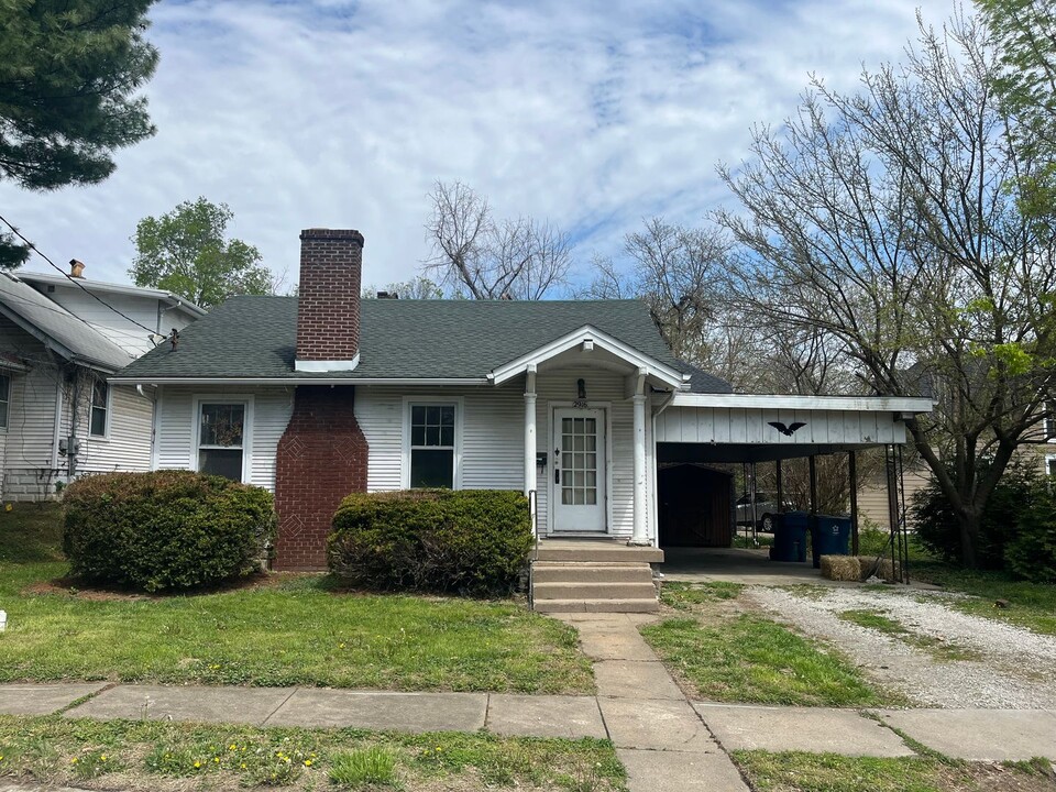 2916 Edwards St in Alton, IL - Foto de edificio
