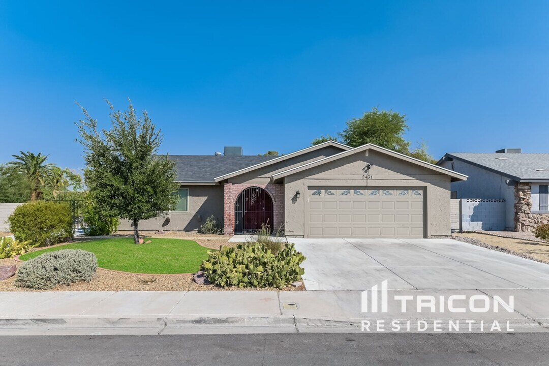 2431 La Casa Dr in Henderson, NV - Building Photo