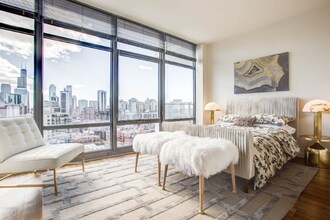 339 W Chestnut St in Chicago, IL - Building Photo - Building Photo