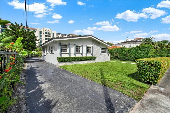 331 Santander Ave in Coral Gables, FL - Building Photo - Building Photo
