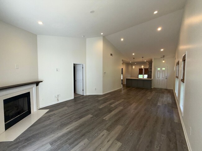 5325 Silabert Ave in Charlotte, NC - Foto de edificio - Building Photo
