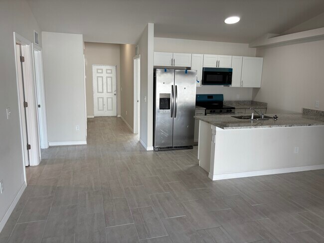 1045 SE 11th Terrace in Cape Coral, FL - Building Photo - Building Photo