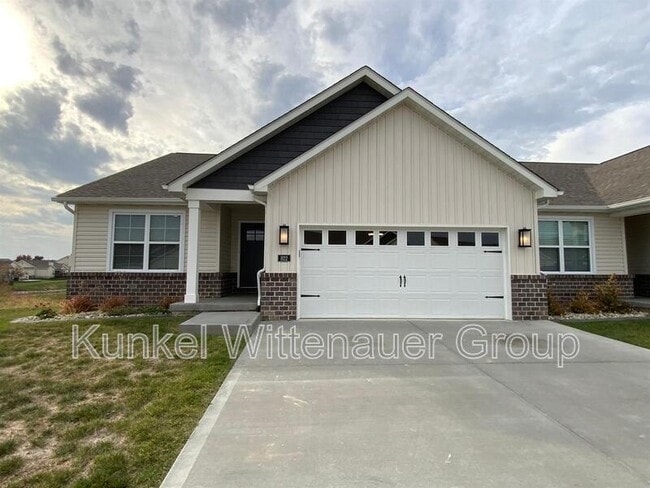 property at 812 Applewood Creek Dr