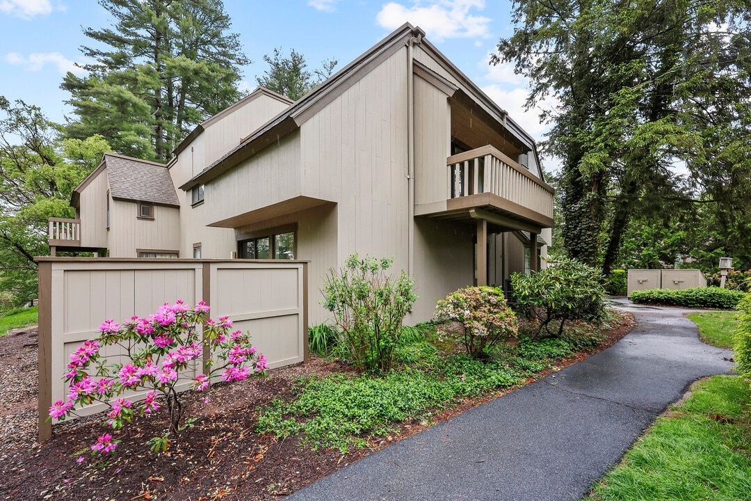 46 Mallard Dr in Farmington, CT - Building Photo