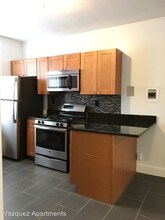 74 Montague Pl in Montclair, NJ - Foto de edificio - Building Photo