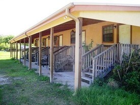 101 W Speckled Trout Ln in Rockport, TX - Building Photo