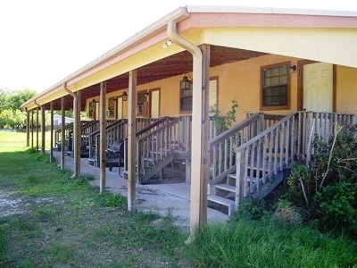 101 W Speckled Trout Ln in Rockport, TX - Building Photo