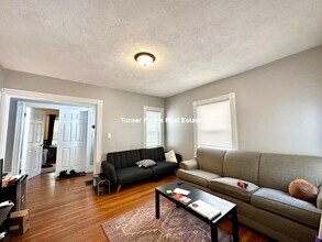 30 Touro Ave in Medford, MA - Foto de edificio - Building Photo