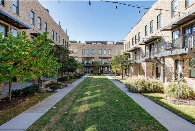 1032 Robert Smalls Wy in Atlanta, GA - Building Photo - Building Photo